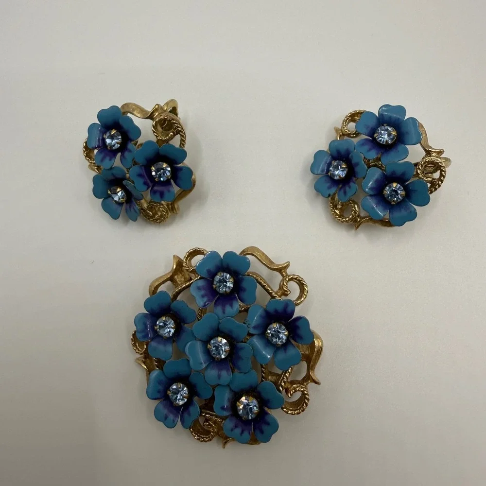 Avon Vintage Blue Enamel Flower Brooch and Clip On Earring Set Gold Tone Floral